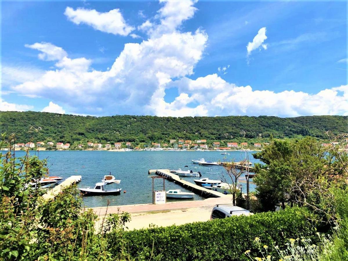 Apartments With Boat Mooring Marija Supetarska Draga Exterior foto